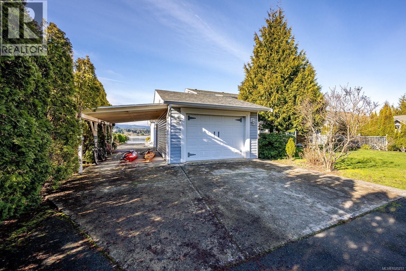 7600 Tozer Rd, Fanny Bay