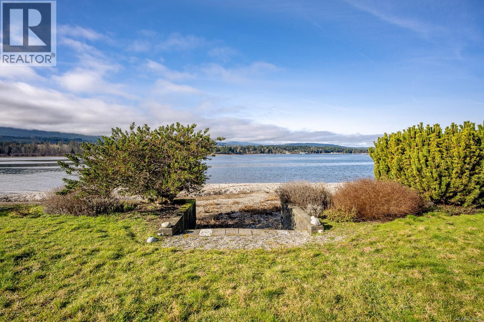 7600 Tozer Rd, Fanny Bay