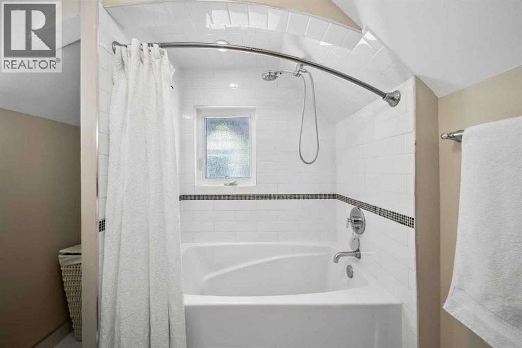 Single Family House for Sale in   Avenue NW Mount Pleasant Calgary 