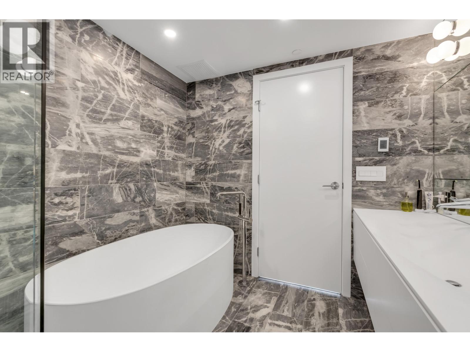 2 Bed, 3 Bath House for Rent in Vancouver – 5X05 1480 HOWE STREET, Vancouver - Image 13