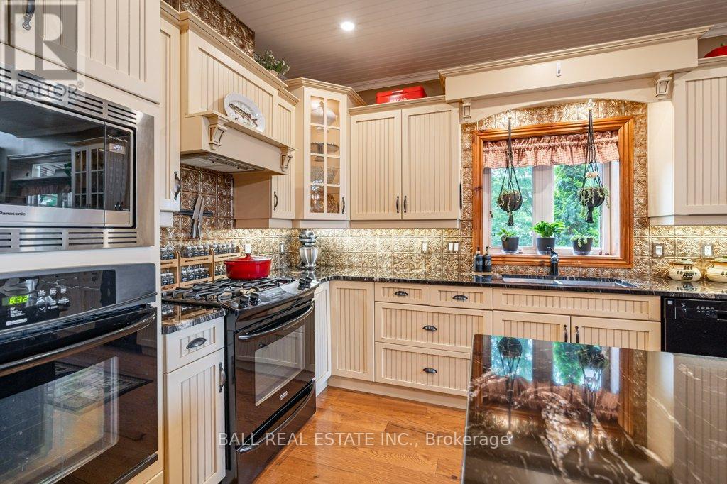 32 SHADOWOOD LANE - 13