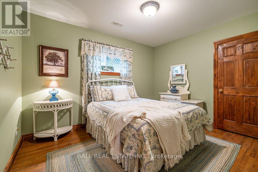 32 SHADOWOOD LANE - 34