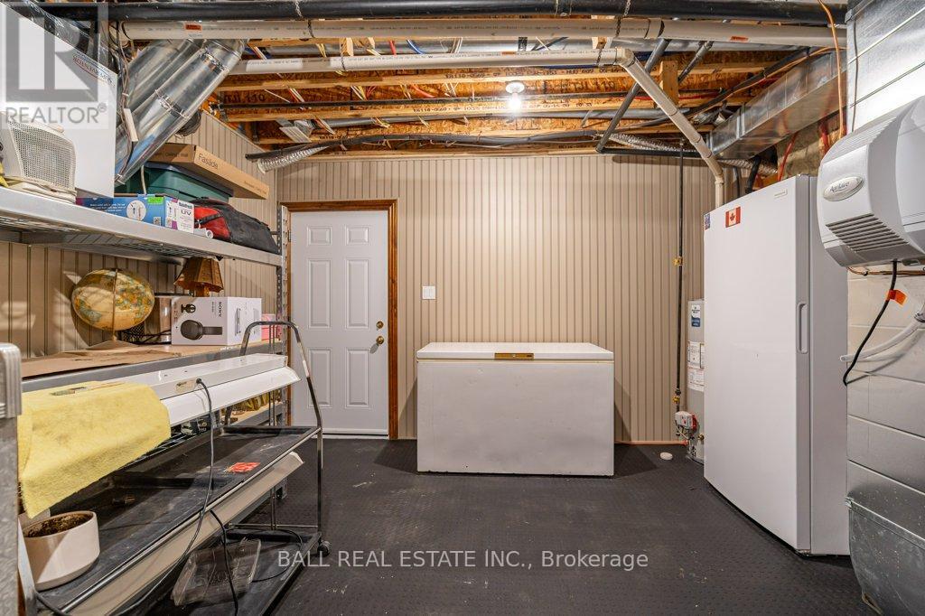 32 SHADOWOOD LANE - 37