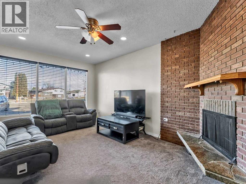 Single Family House Bungalow for Sale in  Milne Place SE Connaught Medicine Hat 