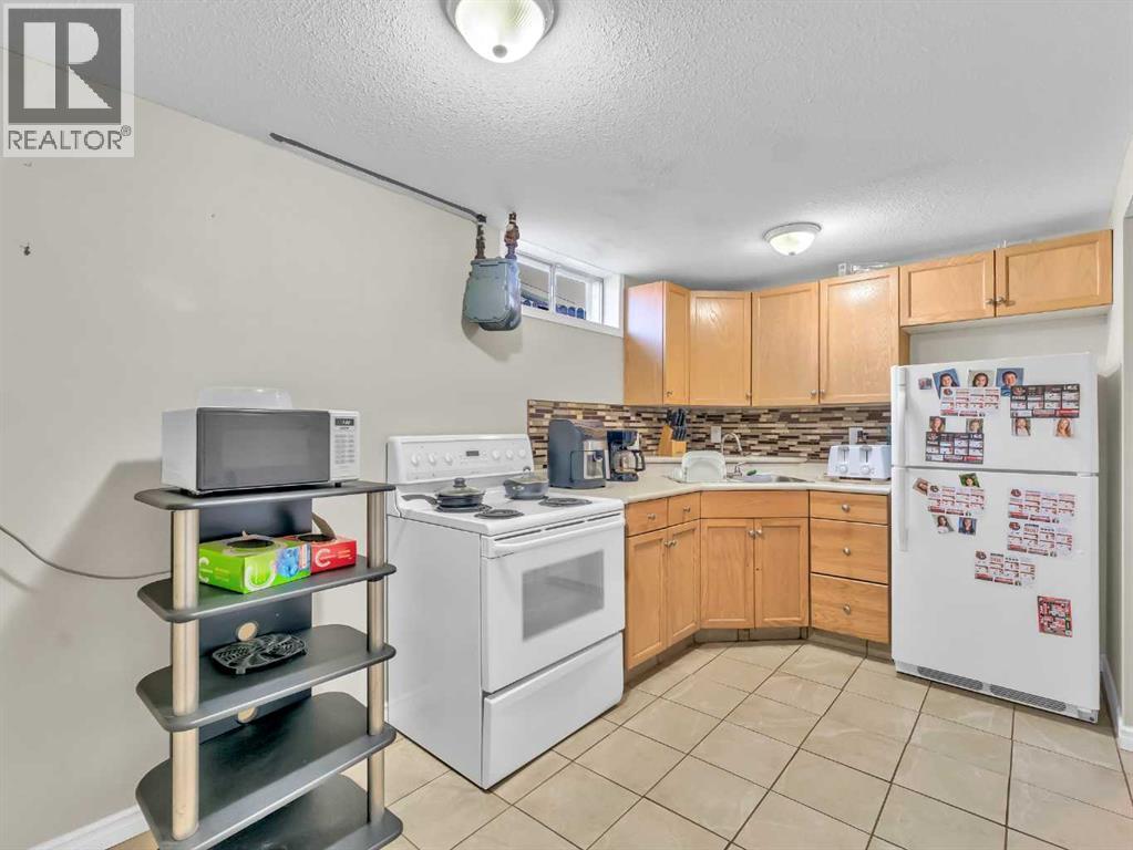 Single Family House Bungalow for Sale in  Milne Place SE Connaught Medicine Hat 