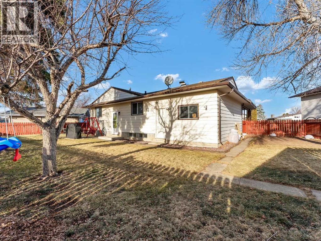 Single Family House Bungalow for Sale in  Milne Place SE Connaught Medicine Hat 