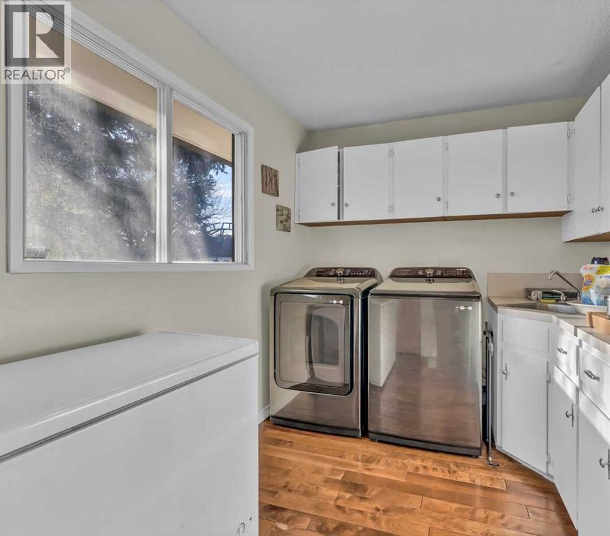 Single Family House Bungalow for Sale in  Milne Place SE Connaught Medicine Hat 