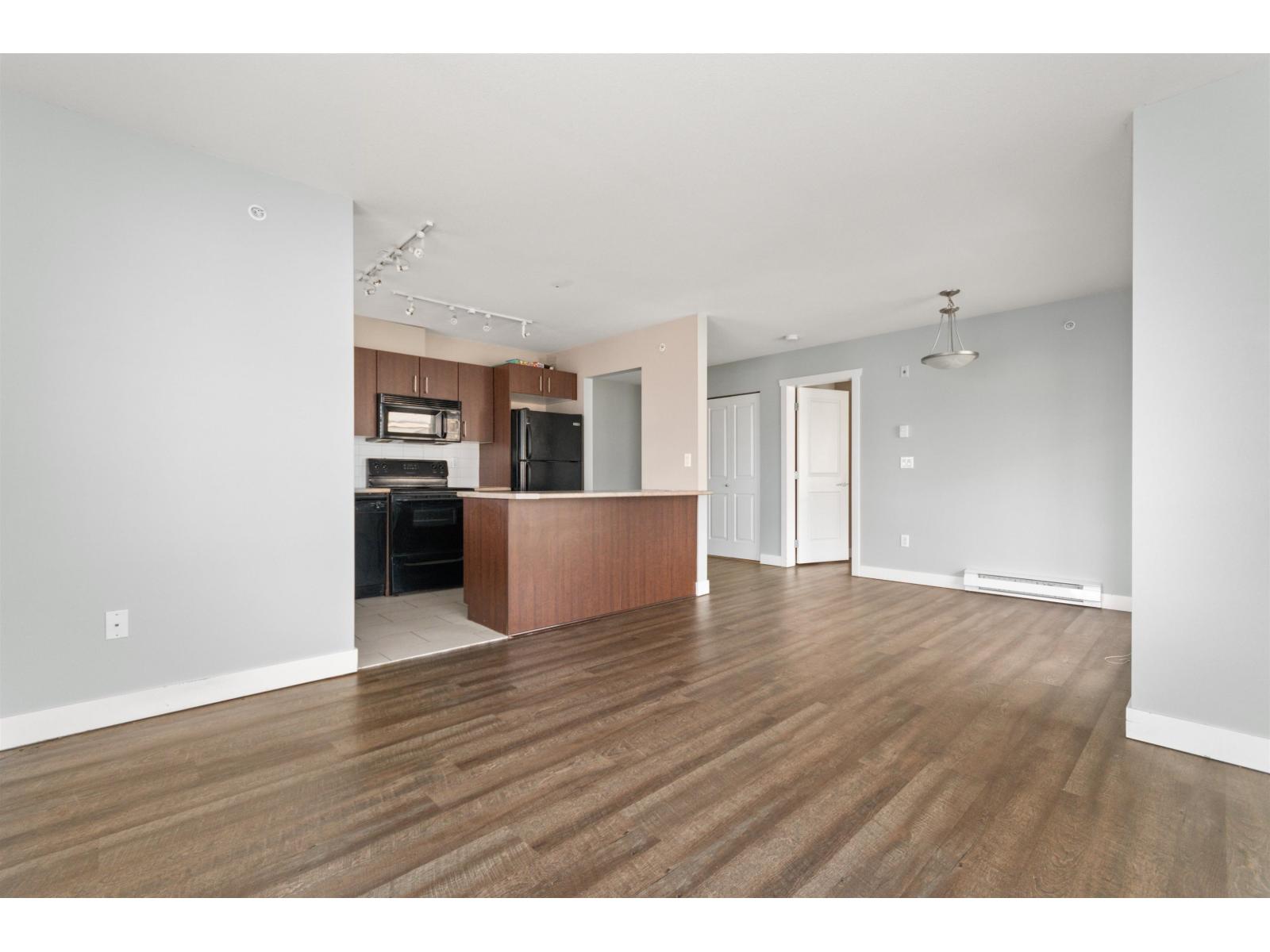 402 45561 YALE Road - photo 2