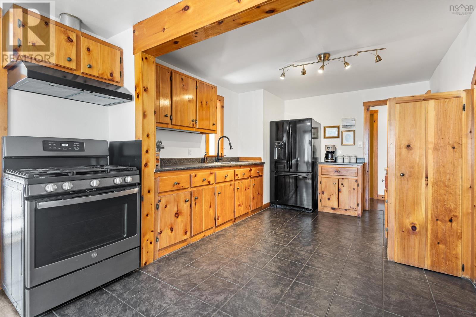 Property 13 of 39 of 202 Gaspereau Avenue