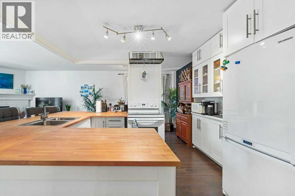 Single Family House for Sale in B   Avenue SW Cliff Bungalow Calgary 