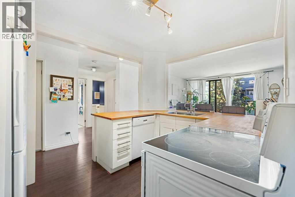 Single Family House for Sale in B   Avenue SW Cliff Bungalow Calgary 