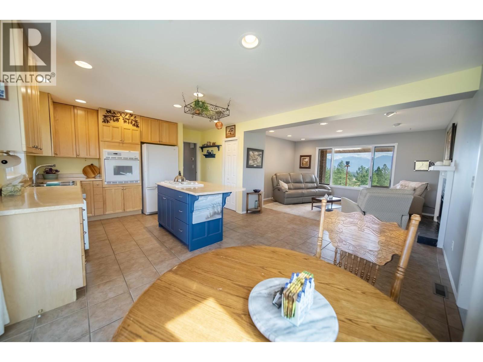 9617 CLEARVIEW Road, Cranbrook