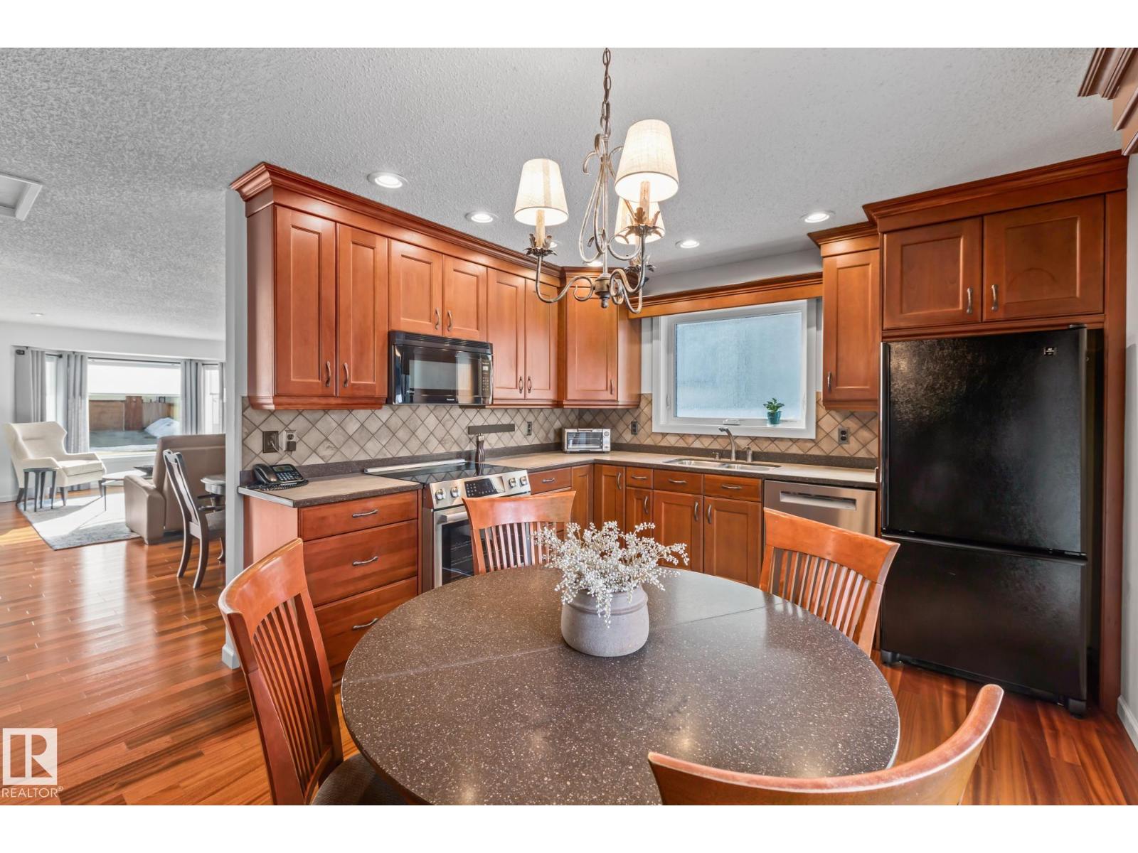 9512 180A AV NW, Edmonton