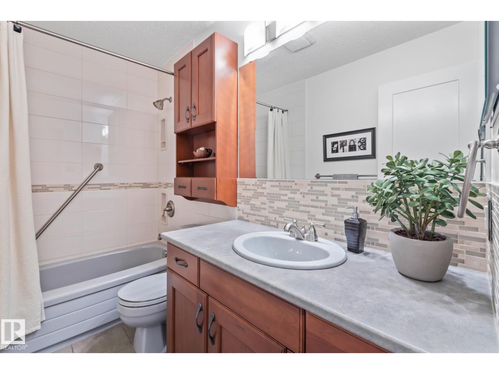 9512 180A AV NW, Edmonton