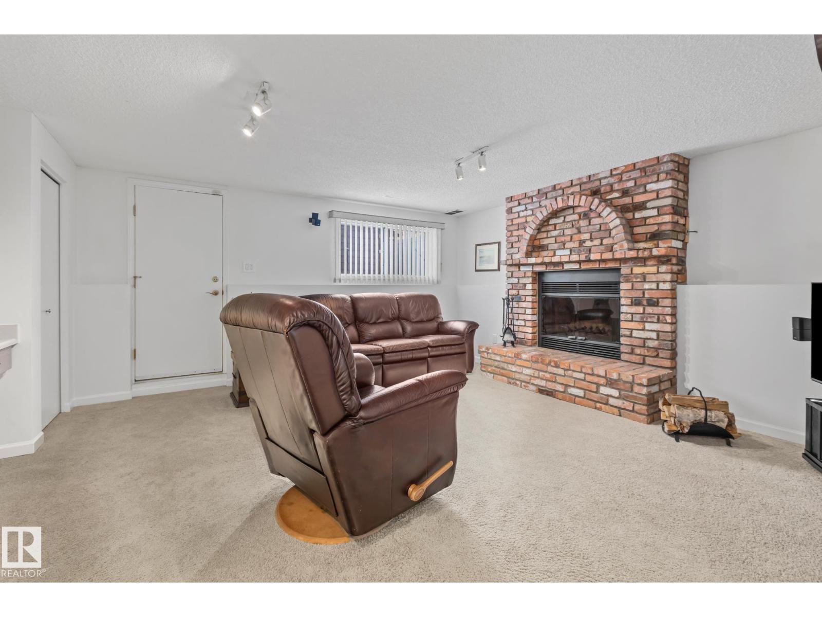 9512 180A AV NW, Edmonton