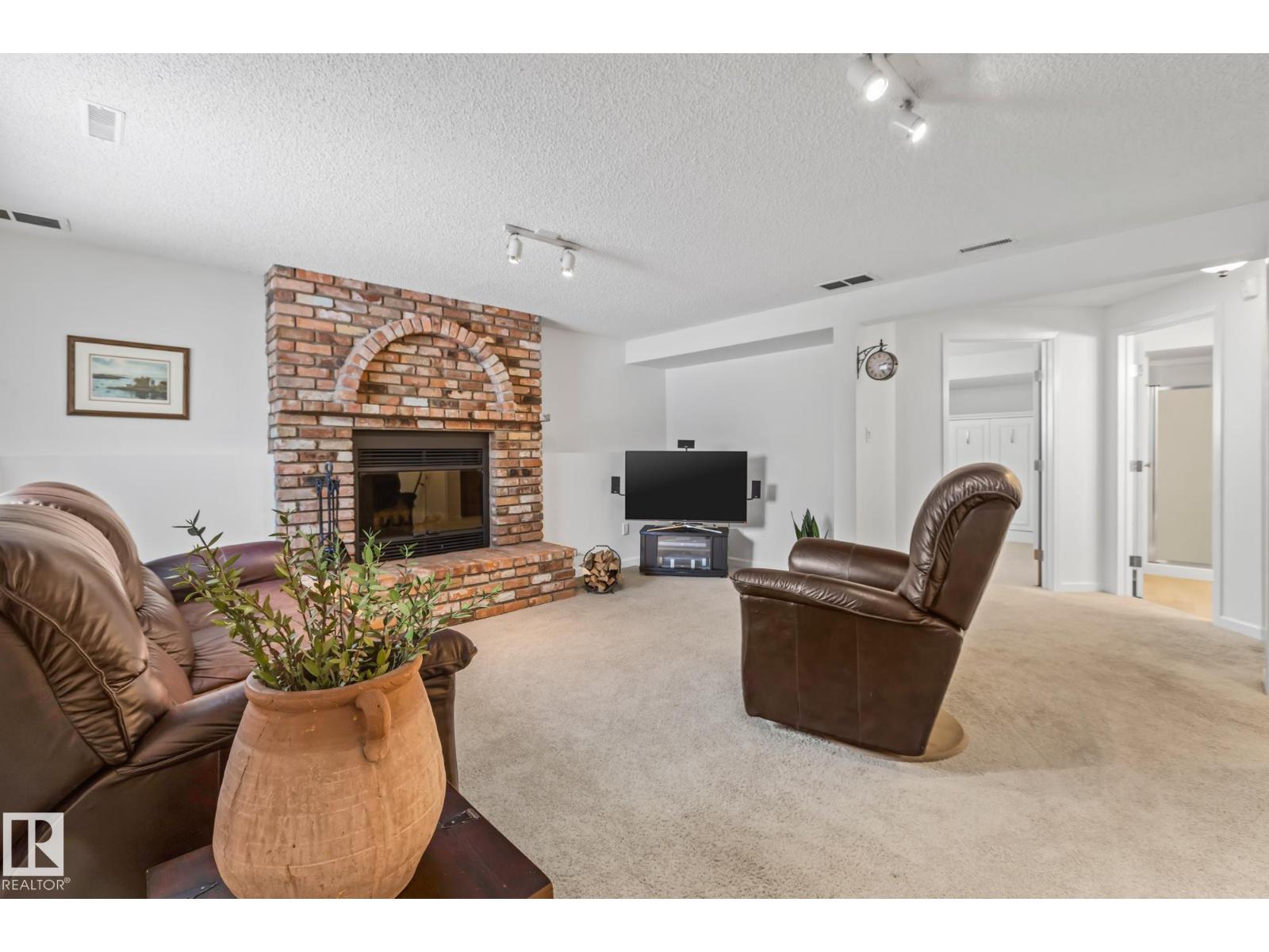 9512 180A AV NW, Edmonton