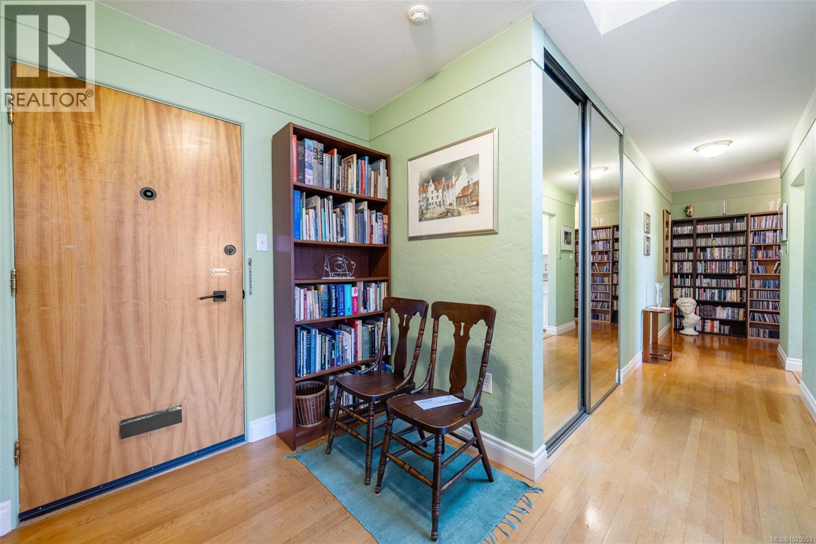 305 1270 Beach Dr, Oak Bay