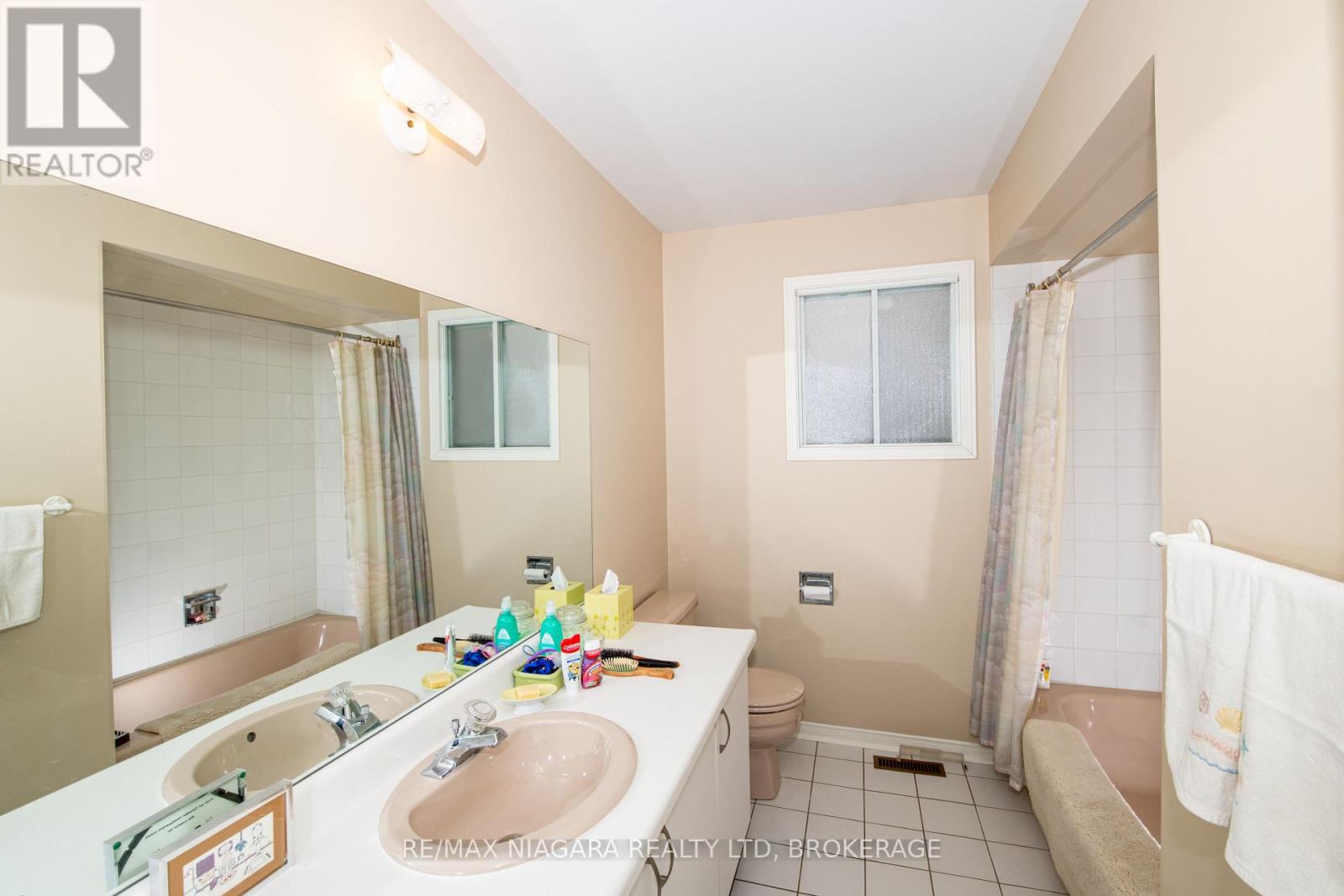 Second Floor Main Bathroom