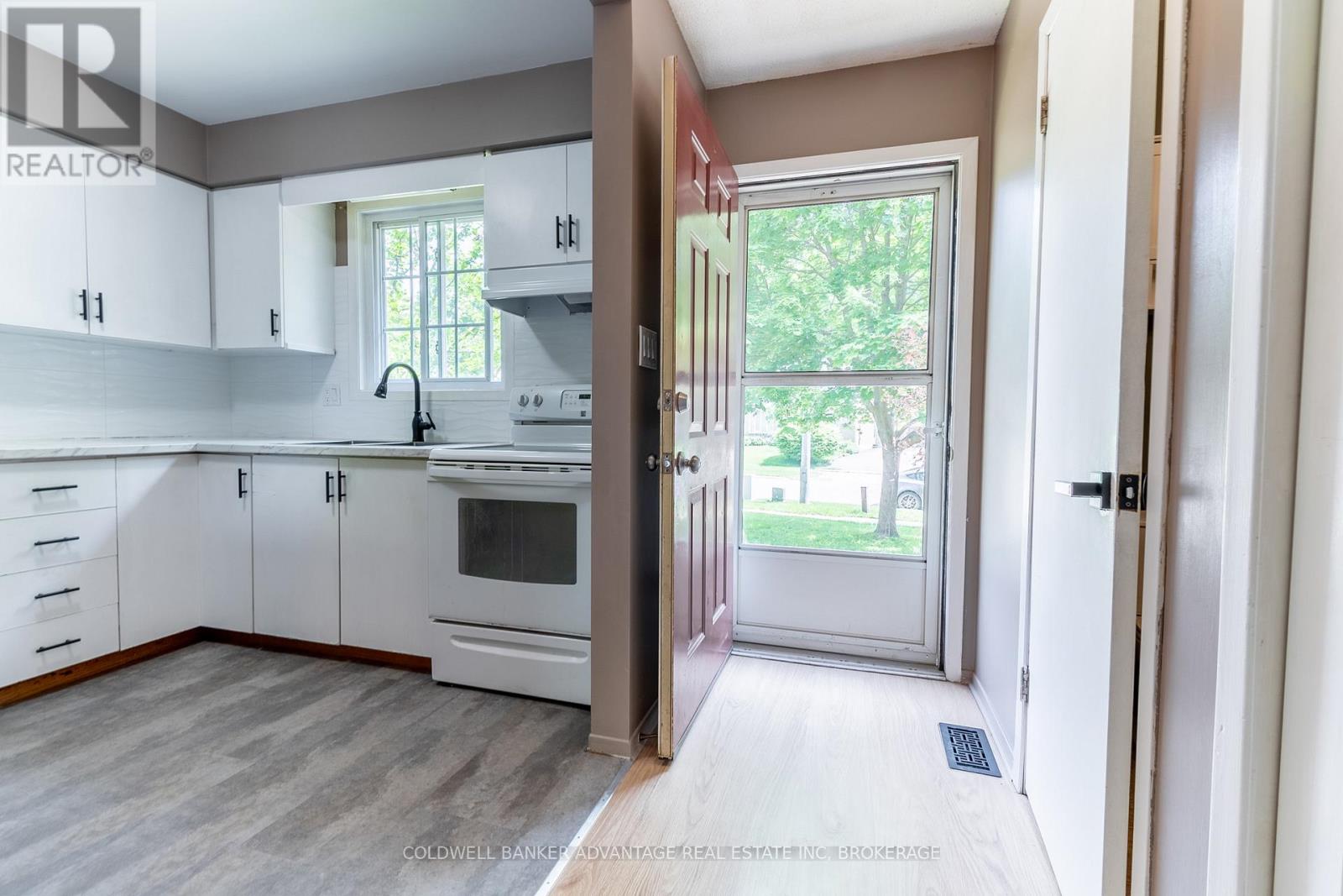 102 SILVAN Unit 8 photo 3