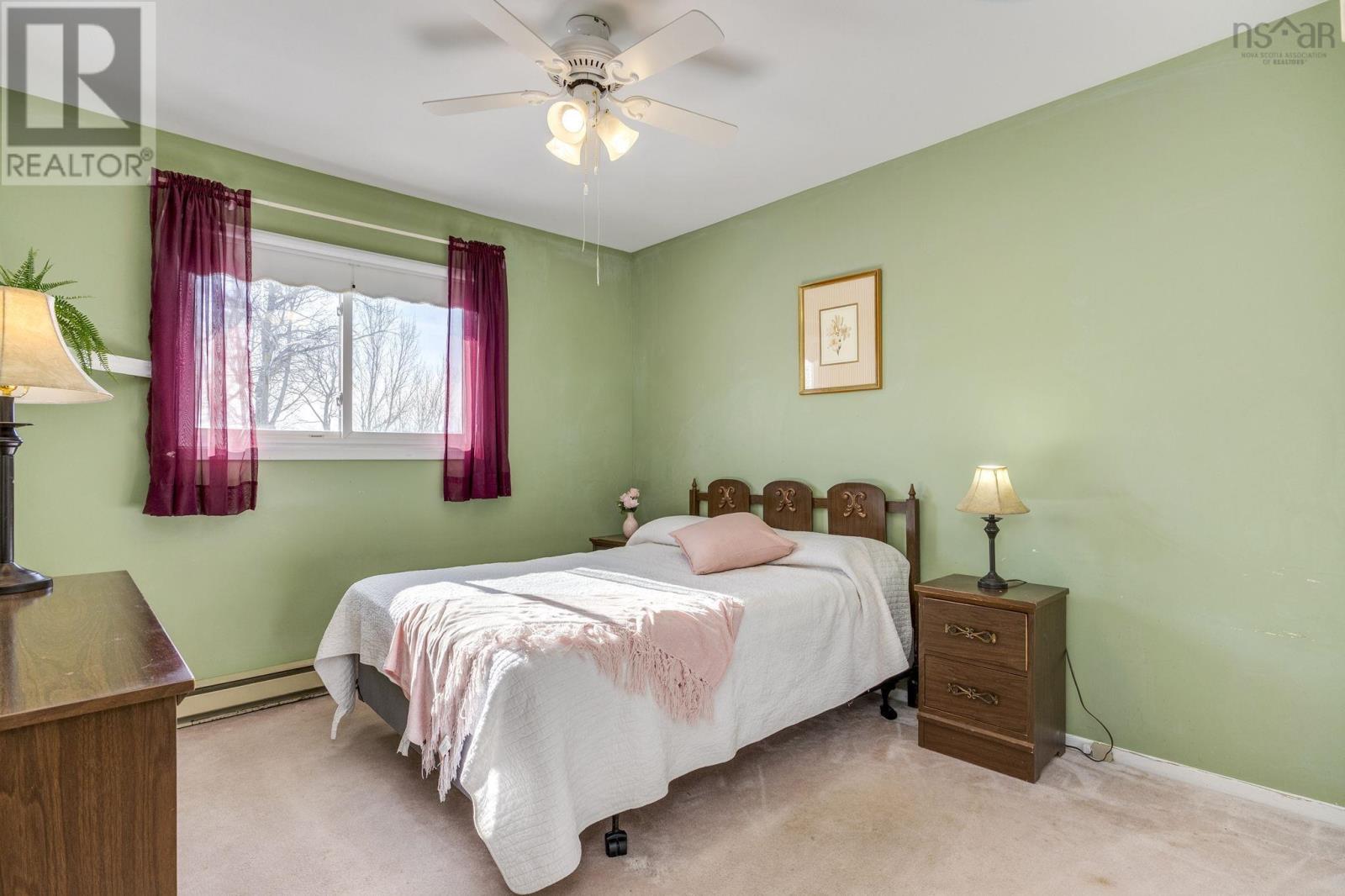 Property 22 of 42 of 40 Lumsden Crescent