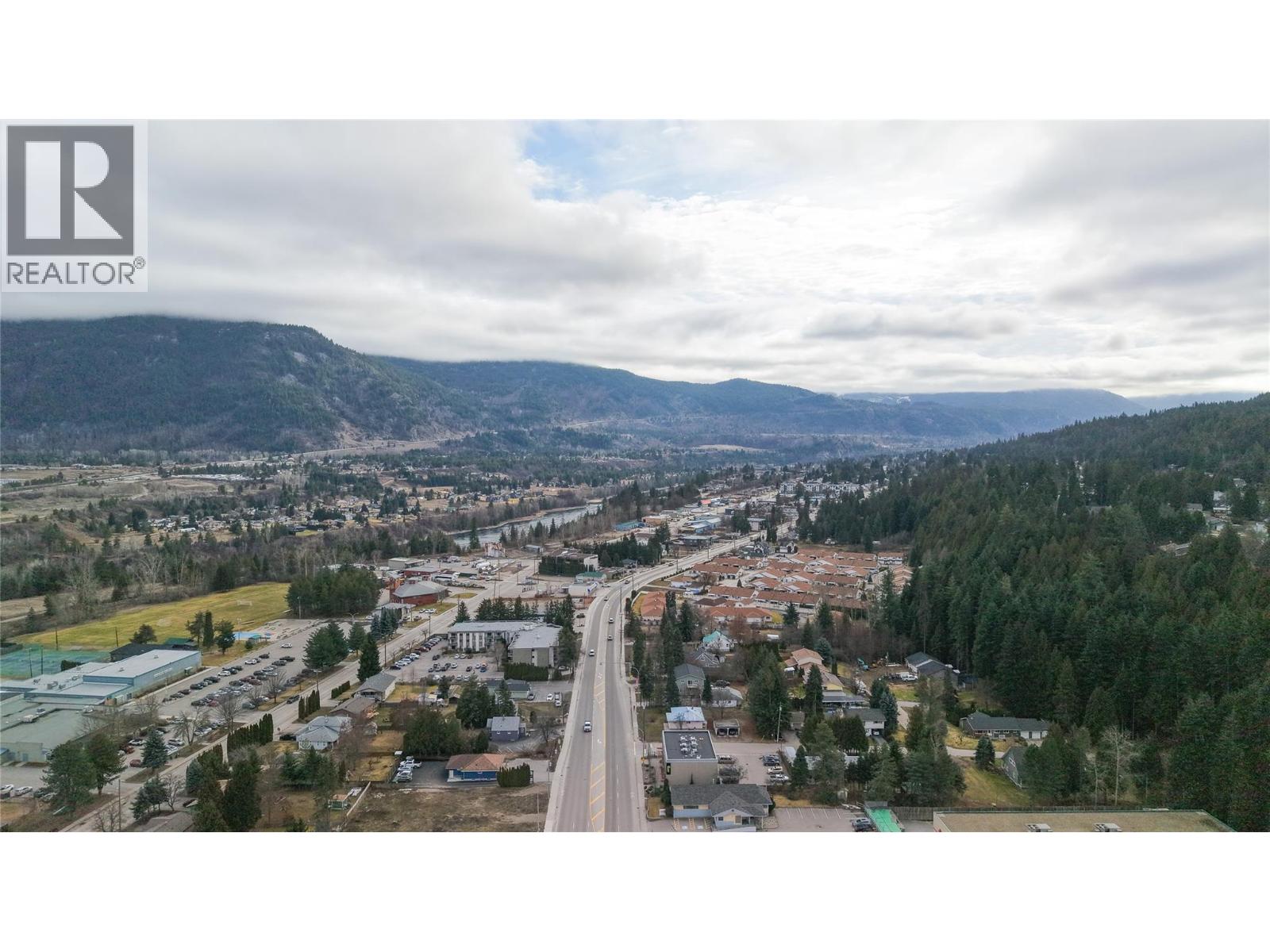  2133 Columbia Avenue, Castlegar