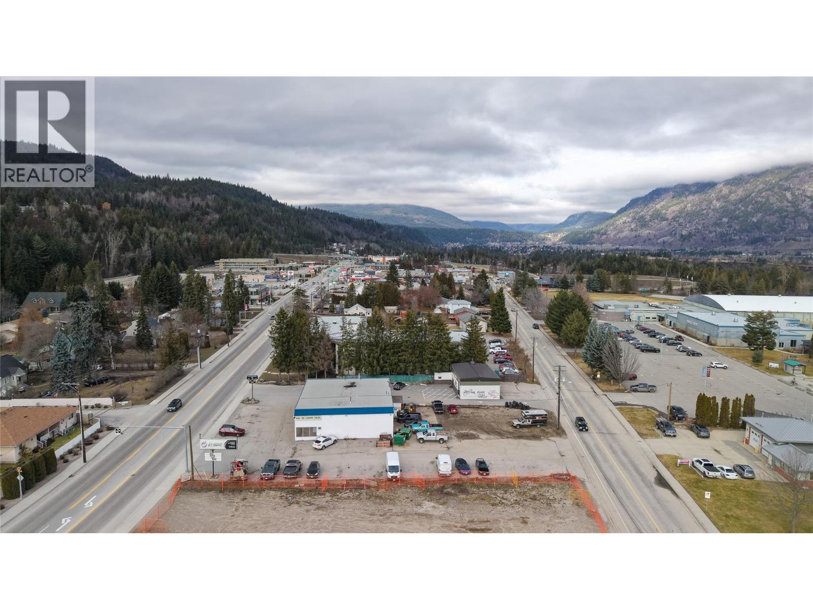  2133 Columbia Avenue, Castlegar