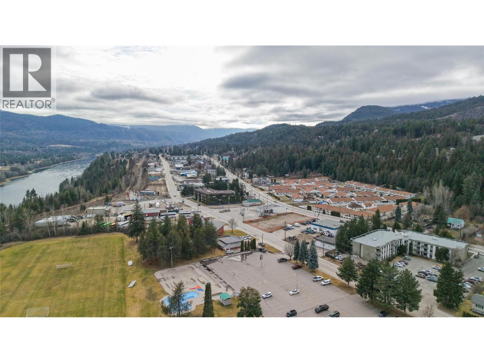  2133 Columbia Avenue, Castlegar