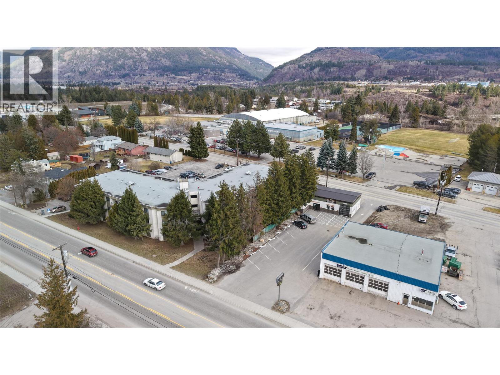  2133 Columbia Avenue, Castlegar