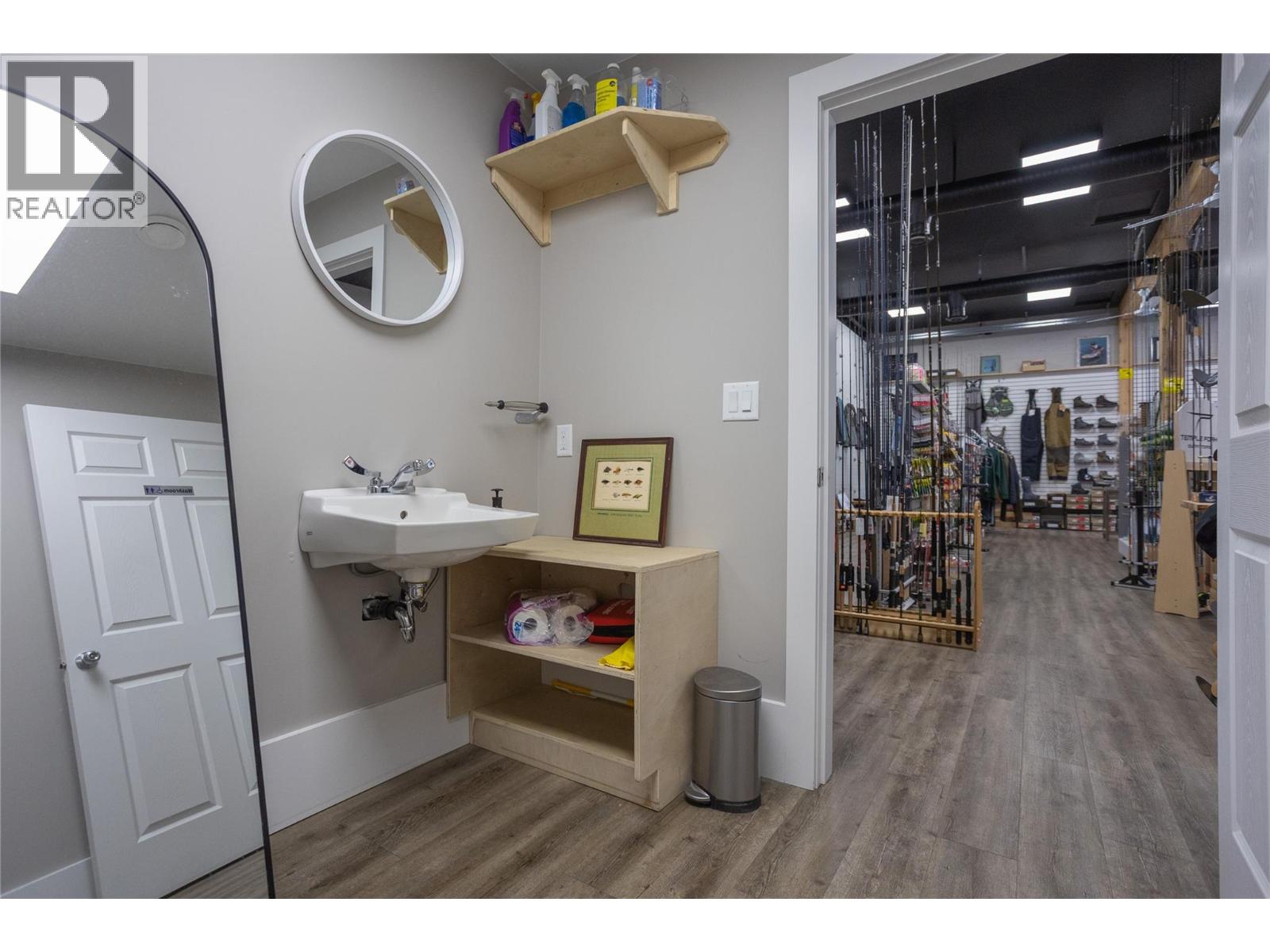  2133 Columbia Avenue, Castlegar