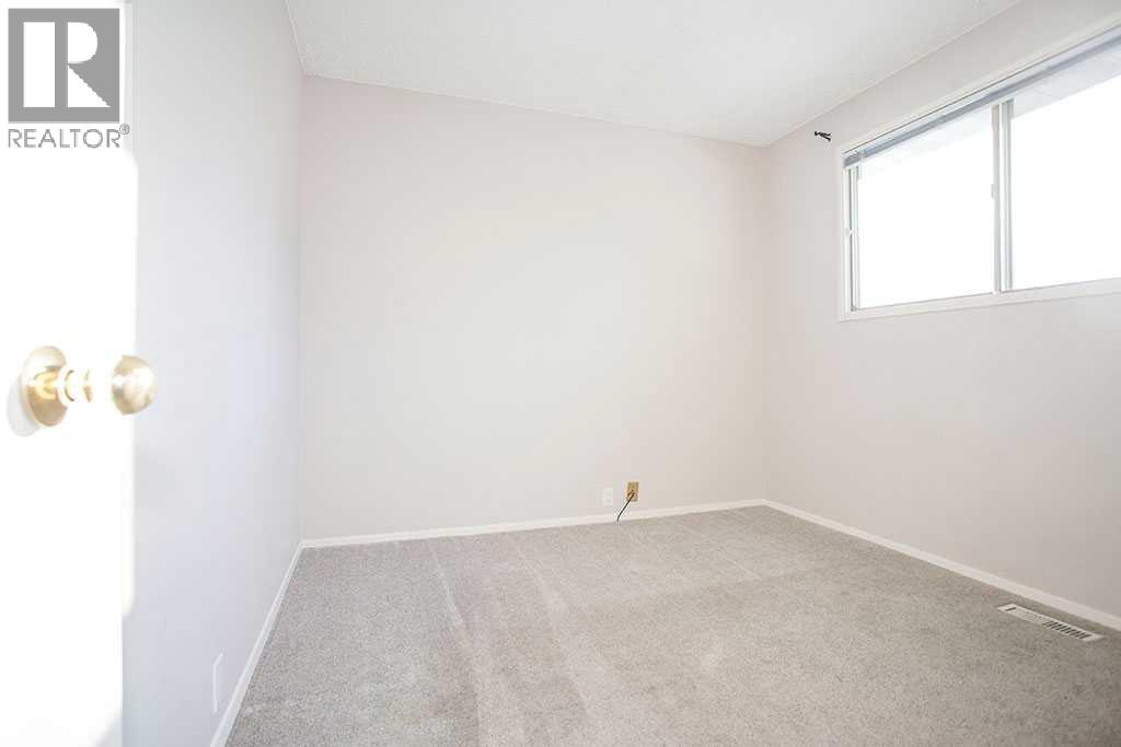 Single Family House Bungalow for Sale in  Lynnover Road SE Ogden Calgary 