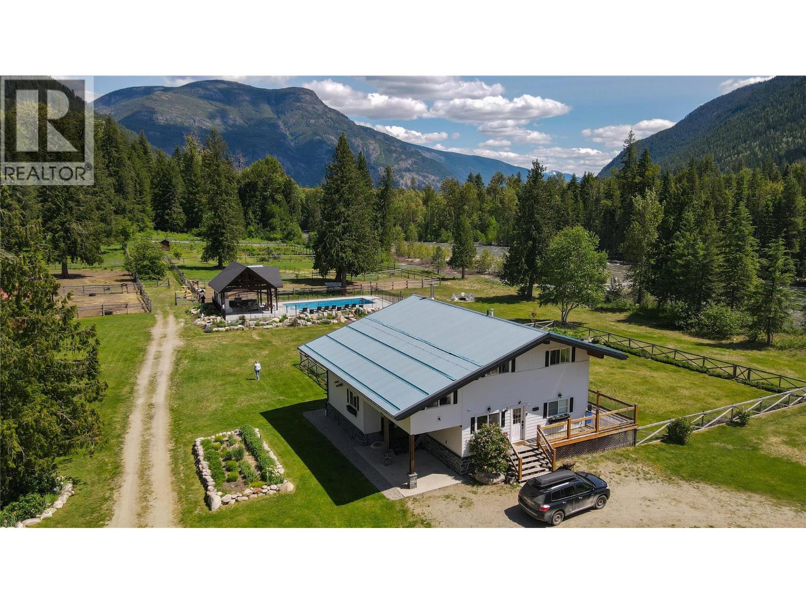  3290 Little Slocan South Road, Winlaw