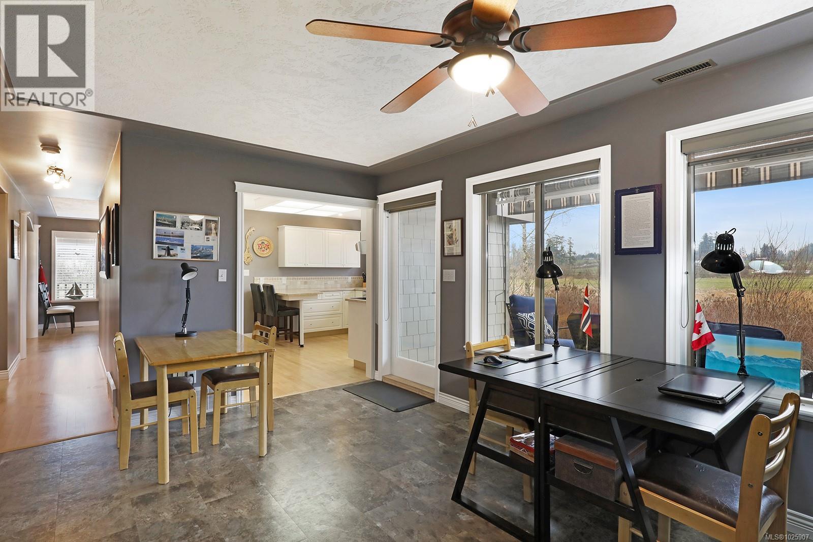 1675 Chester Pl, Comox