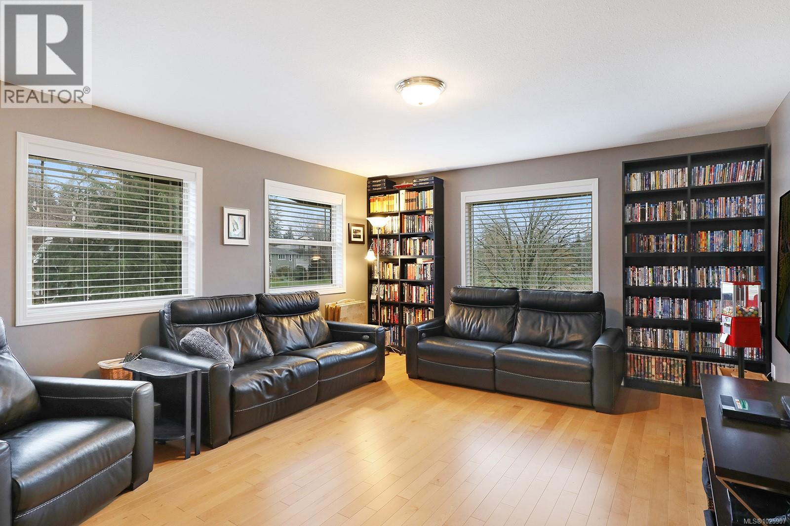 1675 Chester Pl, Comox