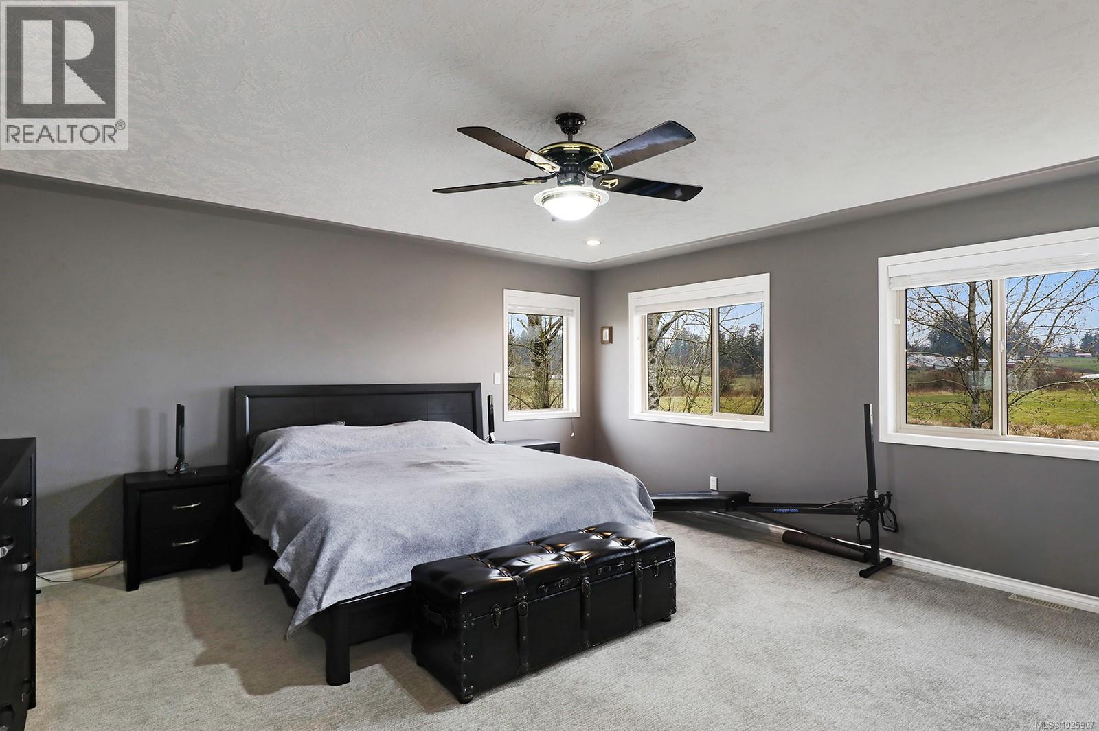 1675 Chester Pl, Comox