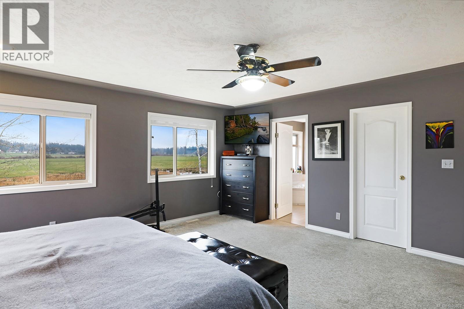 1675 Chester Pl, Comox