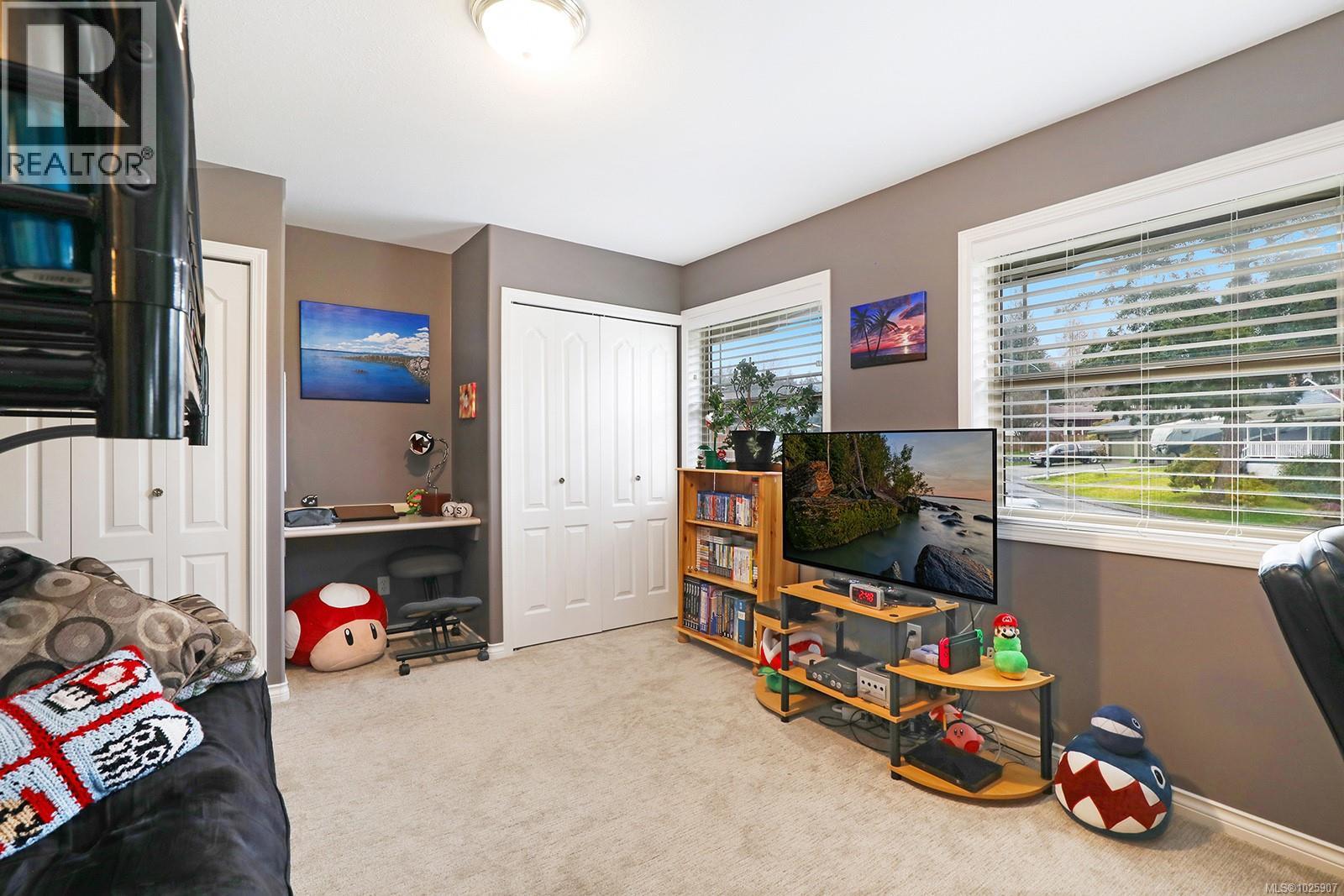 1675 Chester Pl, Comox