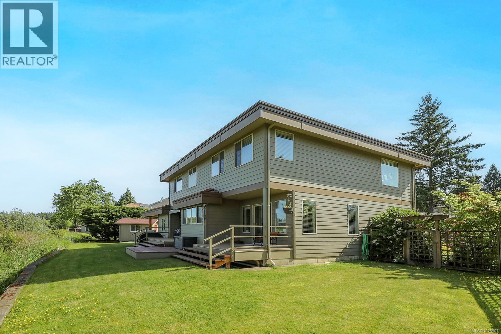 1675 Chester Pl, Comox