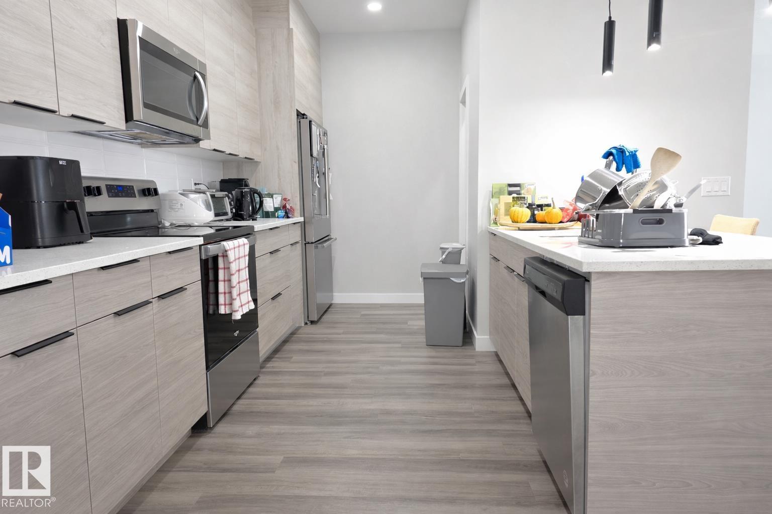 7113 / 7115 106 ST NW, Edmonton