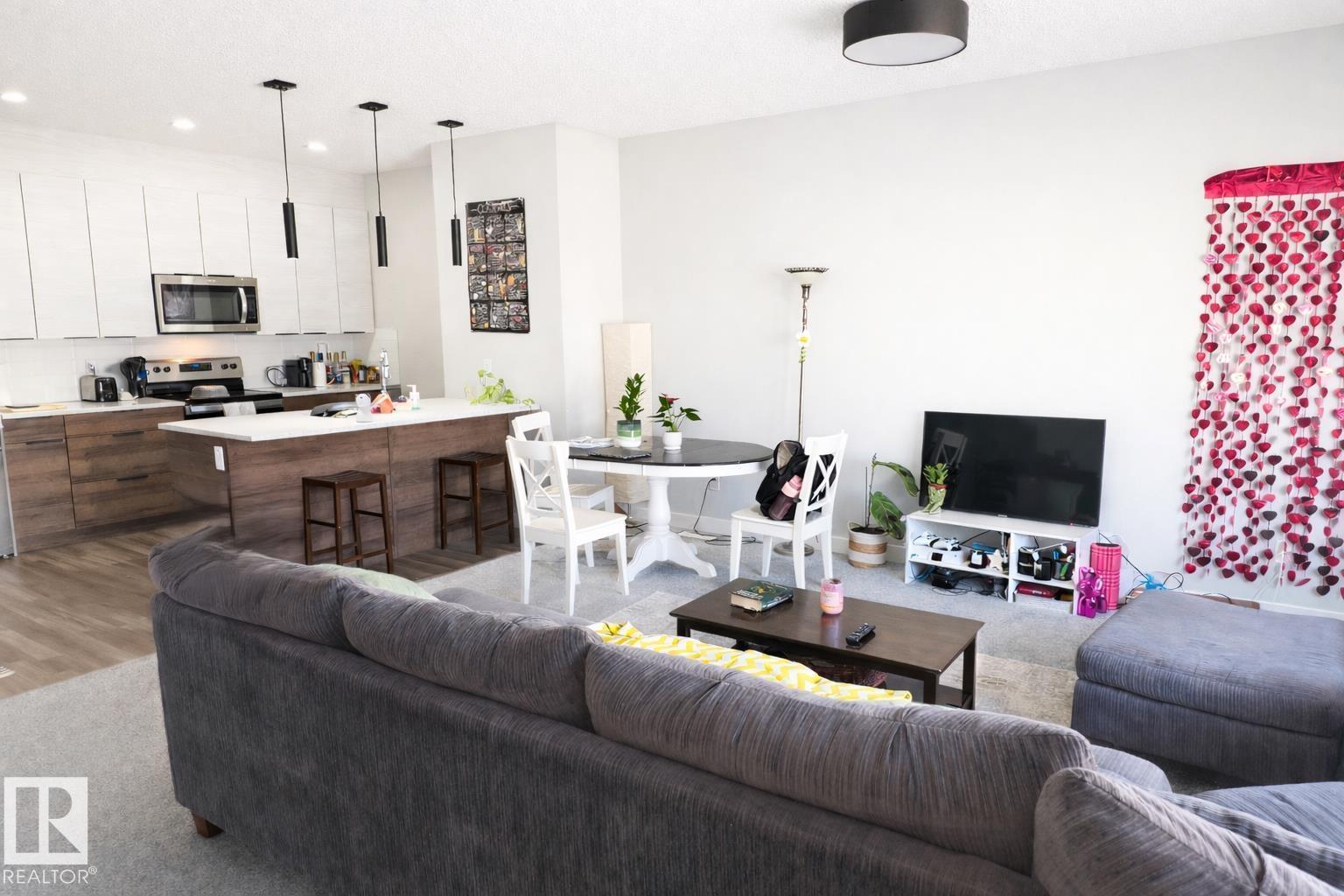 7113 / 7115 106 ST NW, Edmonton