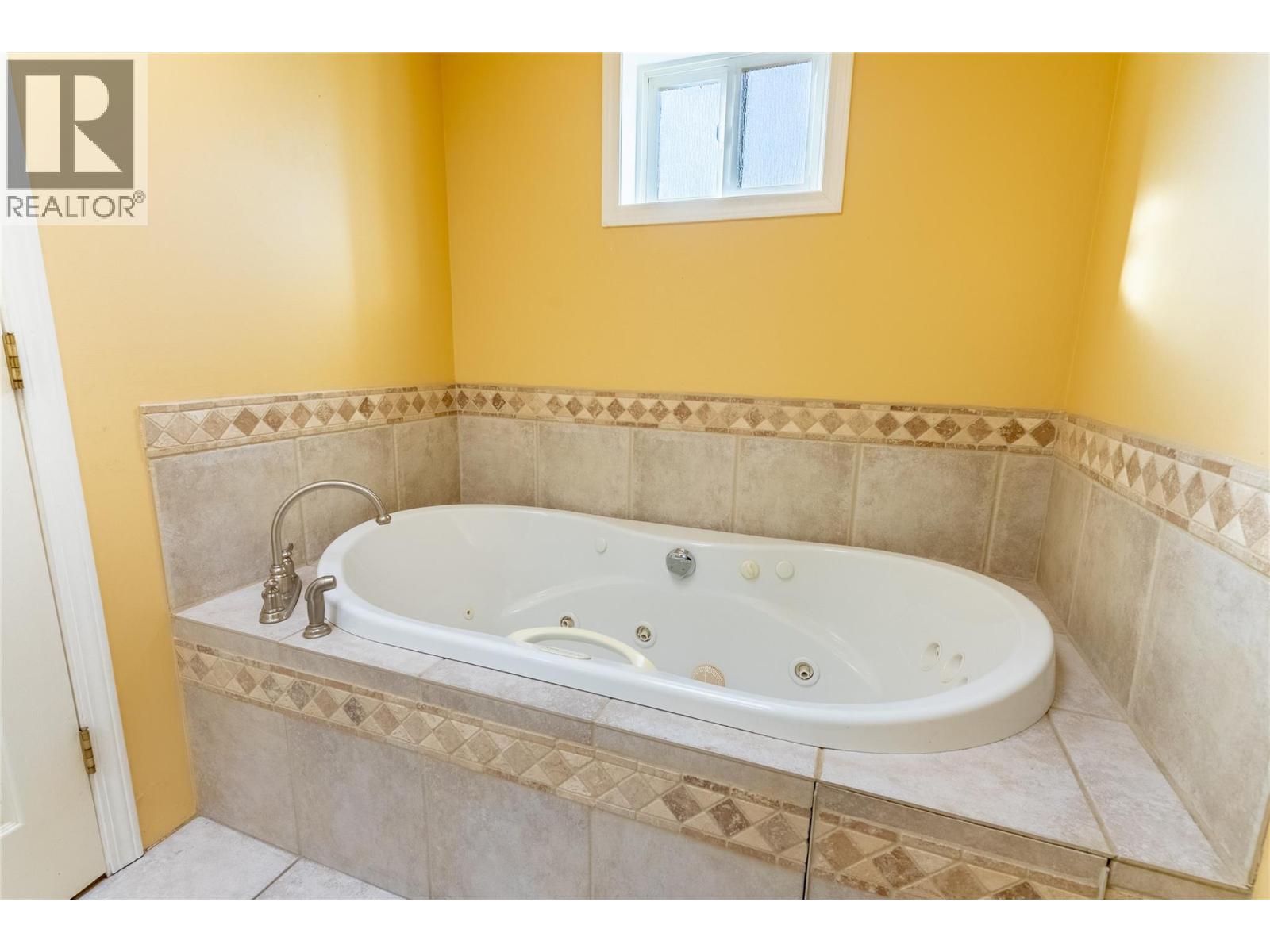 1230 VISTA HEIGHTS Drive - 8