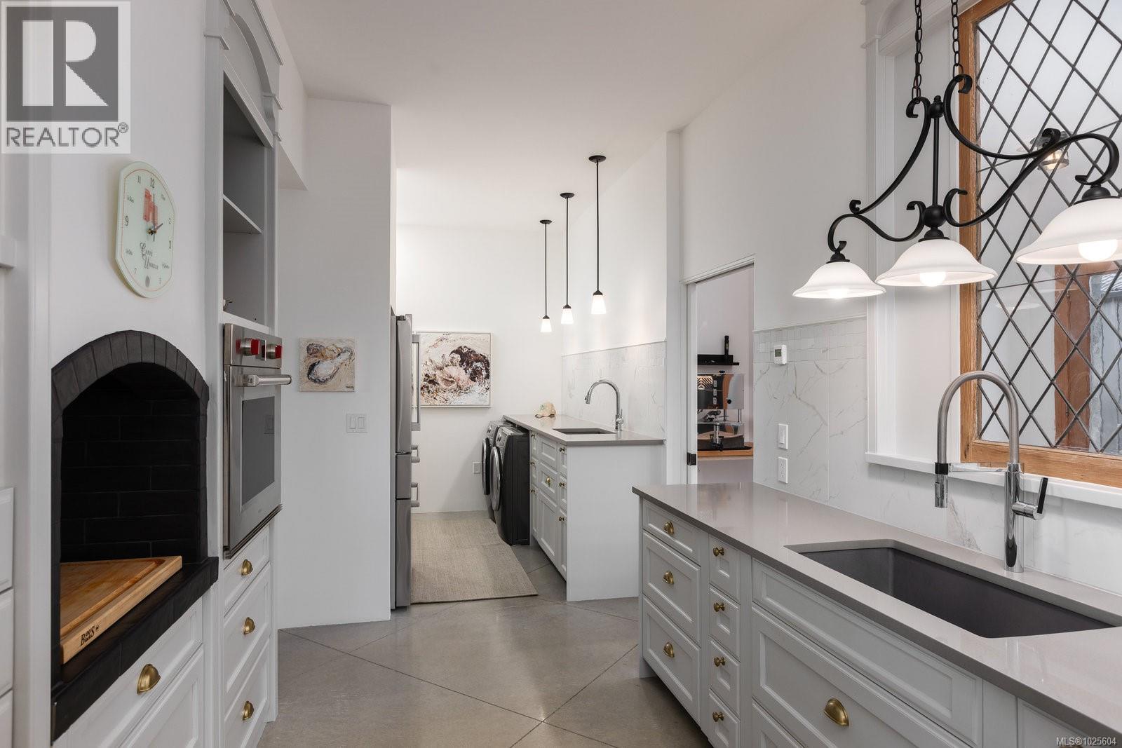  735 Arden Road, Metchosin