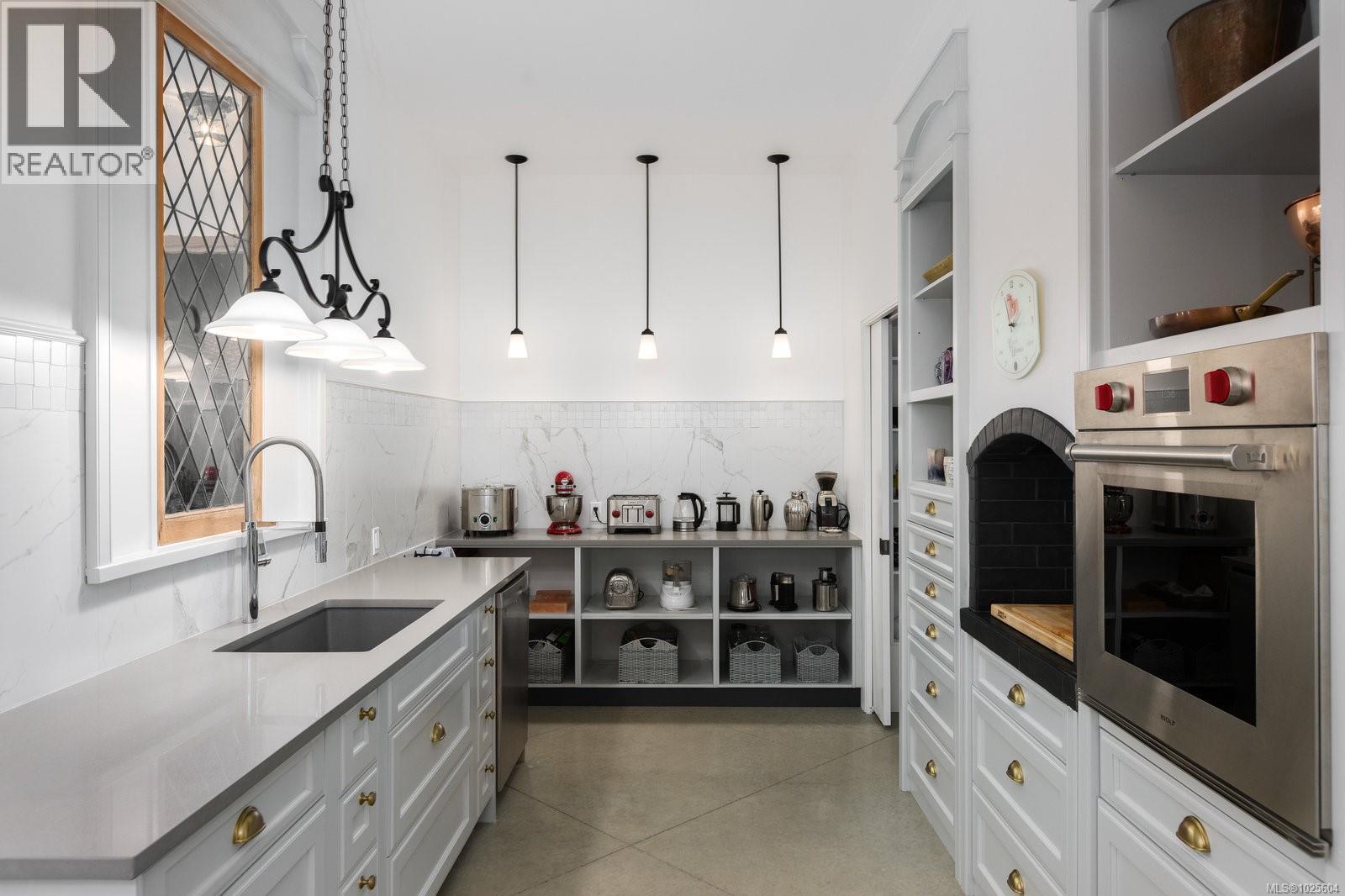  735 Arden Road, Metchosin