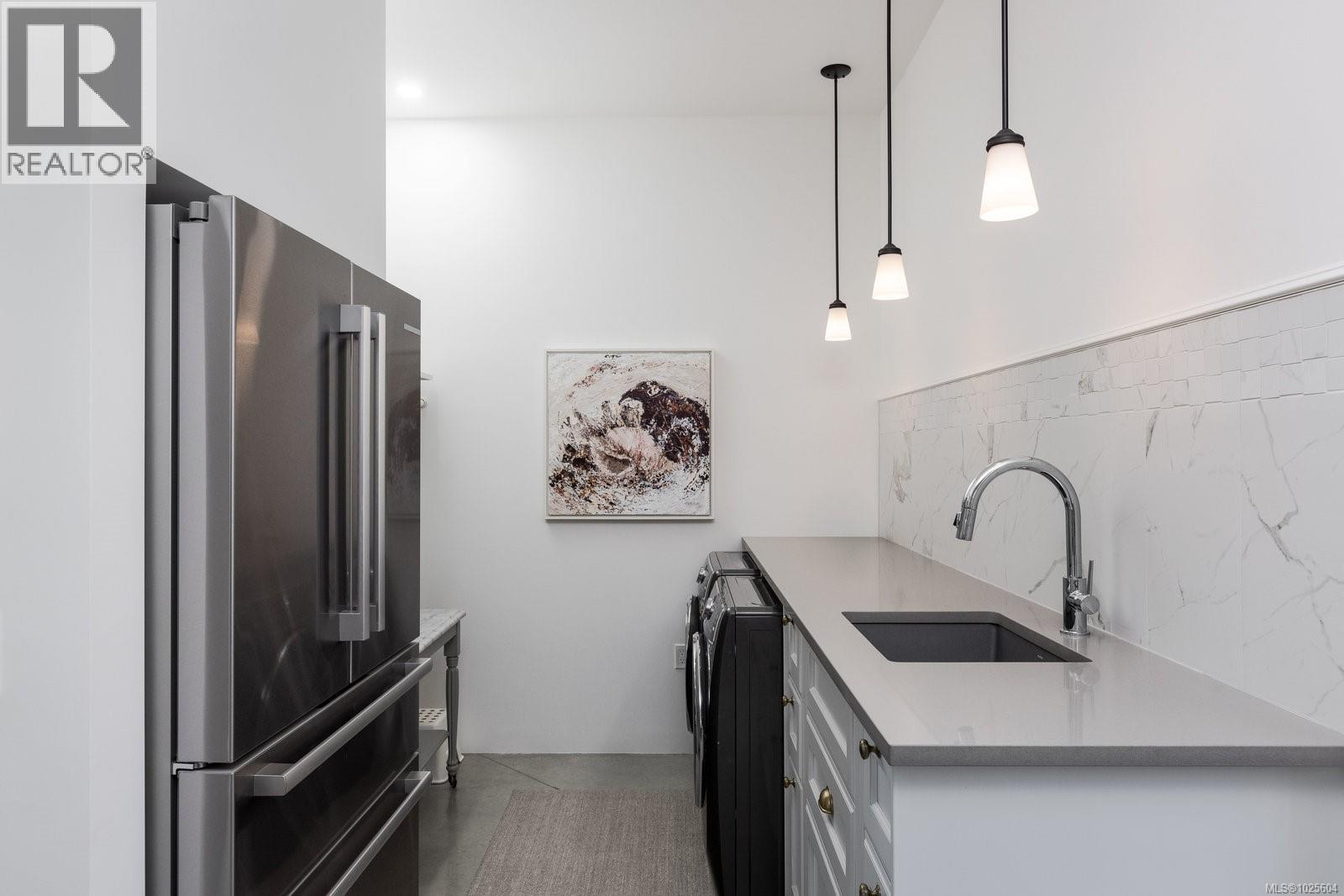  735 Arden Road, Metchosin