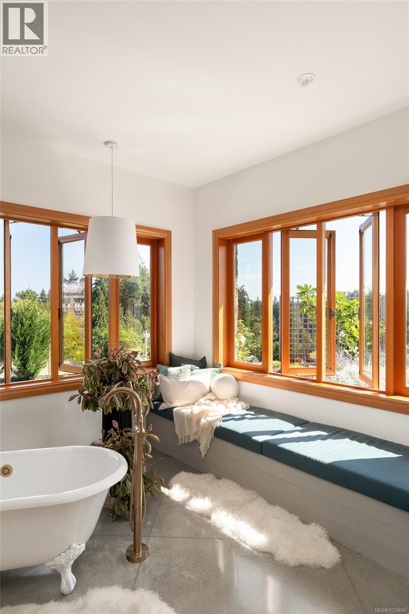  735 Arden Road, Metchosin