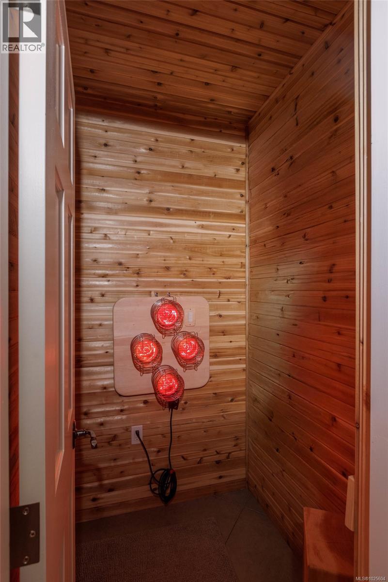  735 Arden Road, Metchosin