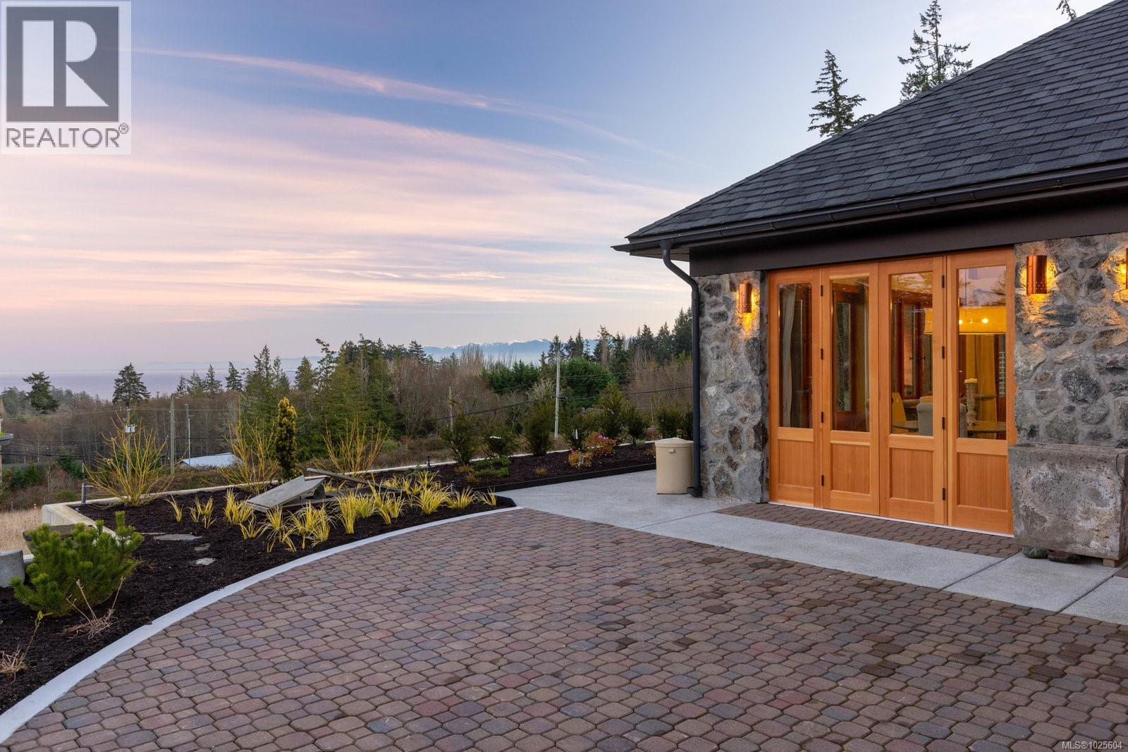  735 Arden Road, Metchosin