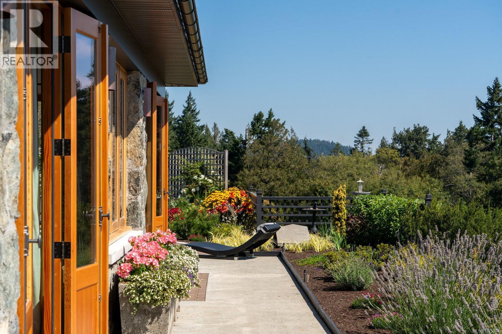  735 Arden Road, Metchosin