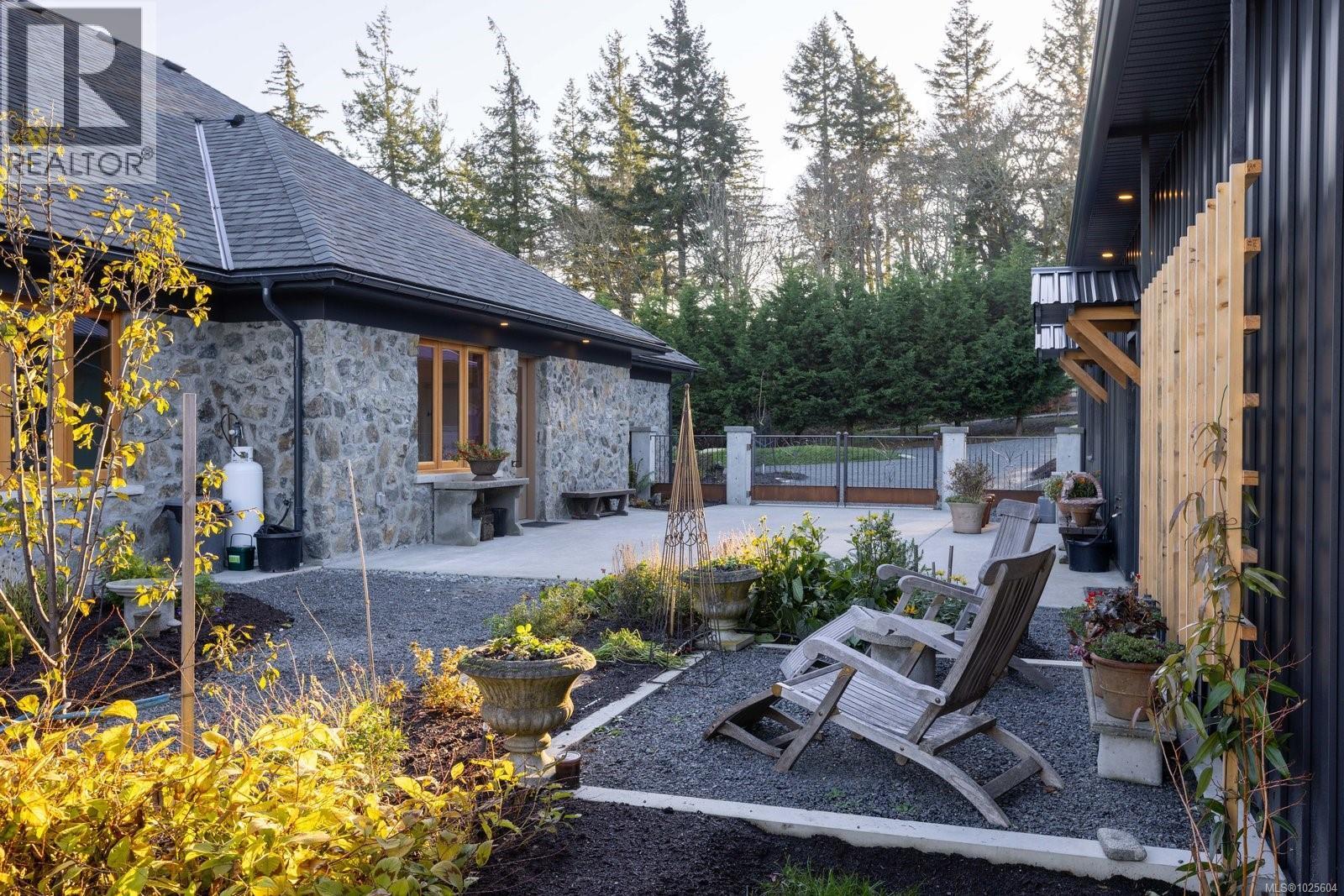  735 Arden Road, Metchosin