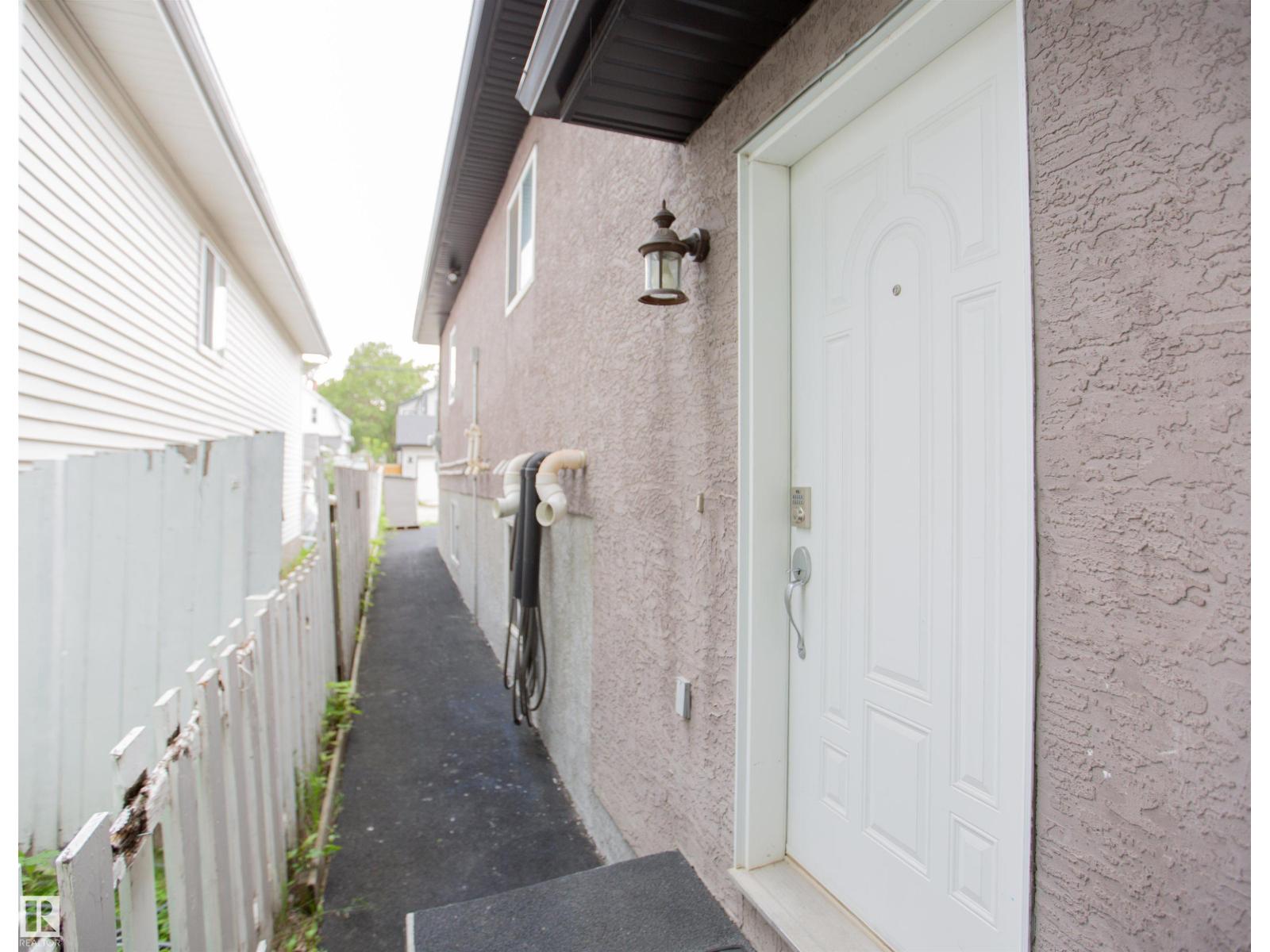 12026 91 Street NW - Photo 30
