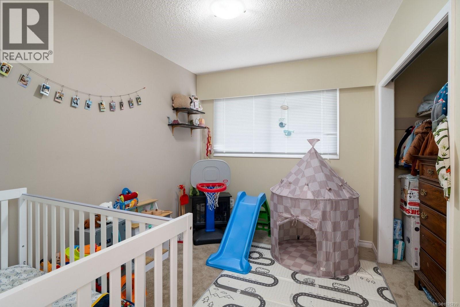  1015 Kenneth Street, Saanich